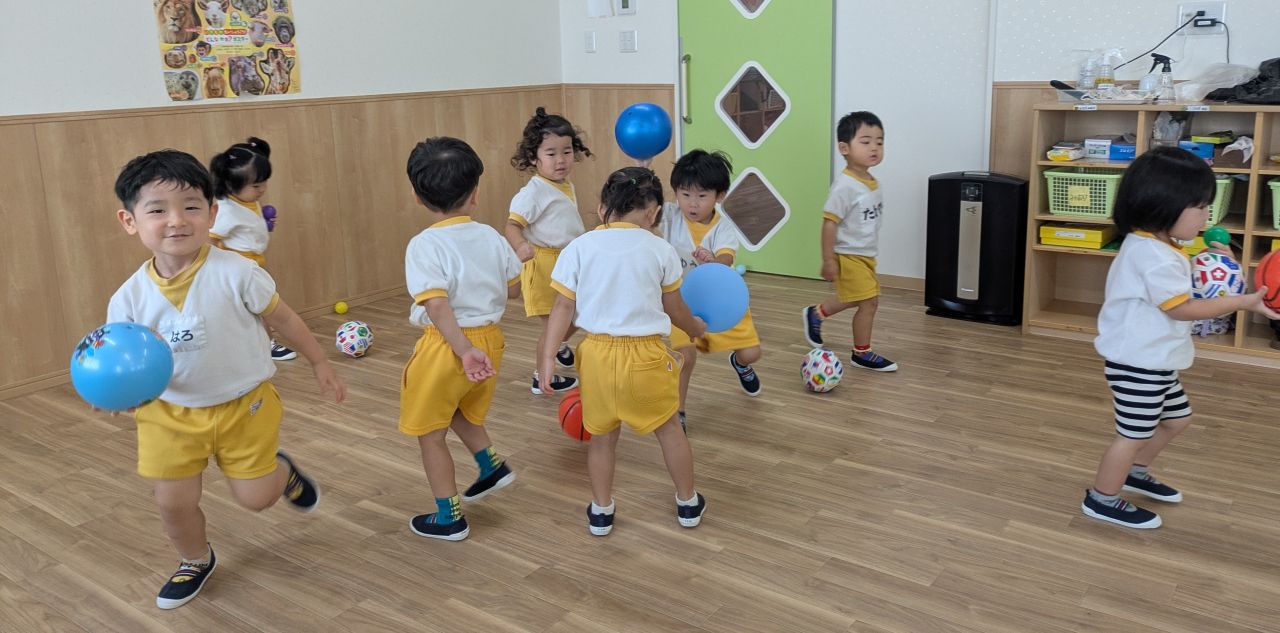 ボール遊び
